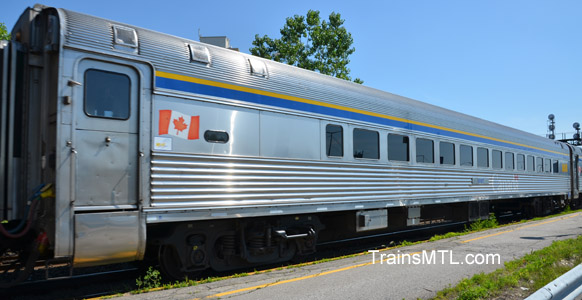 Passenger car VIA 4107 right side / Wagon de passager VIA 4107 coté droit